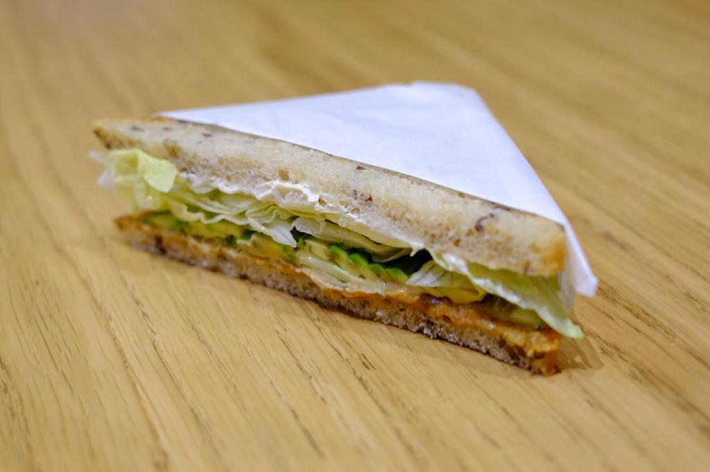 Сэндвич с авокадо на белом хлебе «Raw to Go», 150г [Vegan] фотография
